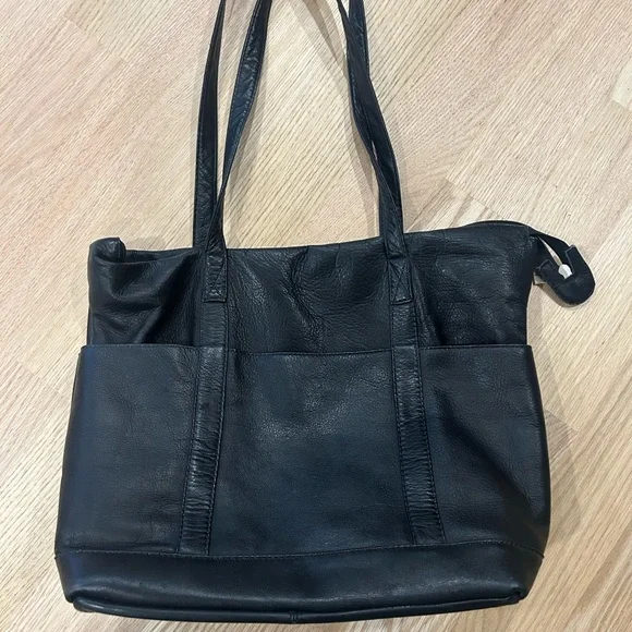 EUC Wilsons Leather Black Shoulder Bag - Picture 6 of 14